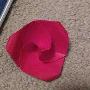 简单折纸玫瑰情人节花制作威廉希尔中国官网
