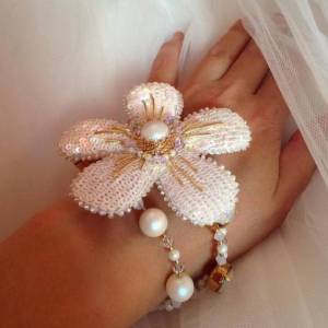 新娘首饰白色花朵手链制作威廉希尔中国官网
