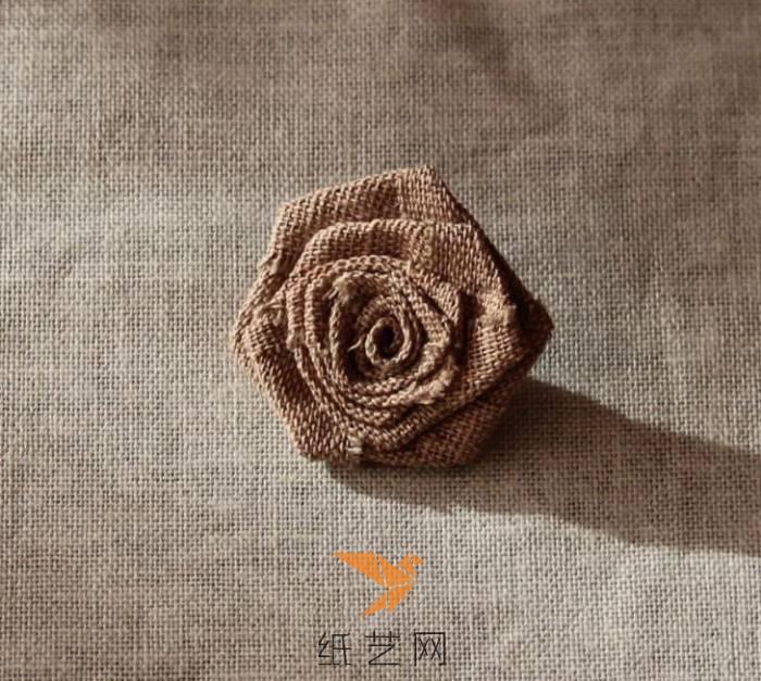 精致的布艺玫瑰花情人节礼物装饰制作威廉希尔中国官网
