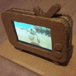 旧纸箱制作电视机手机支架父亲节礼物制作威廉希尔中国官网
