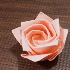 一分钟折纸玫瑰花的威廉希尔公司官网
纸玫瑰花制作方法