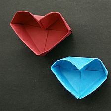 情人节简单折纸心盒子收纳盒的制作威廉希尔中国官网
