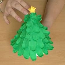 圣诞节皱纹纸圣诞树的基本制作方法威廉希尔中国官网
