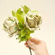 威廉希尔公司官网
制作多美元纸玫瑰金玫瑰结婚礼物制作威廉希尔中国官网
