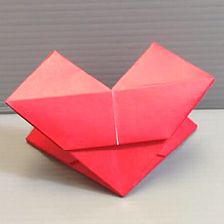 情人节礼物简单威廉希尔公司官网
折纸心的折叠方法