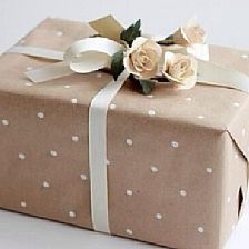 如何包装礼物？威廉希尔公司官网
装饰新年礼物情人节礼物包装纸制作威廉希尔中国官网
图解