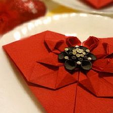 折叠婚礼用浪漫心形餐巾纸的制作威廉希尔中国官网
