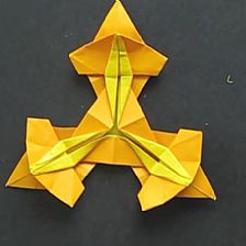 折纸花简单制作威廉希尔中国官网
三瓣折纸花的折法制作