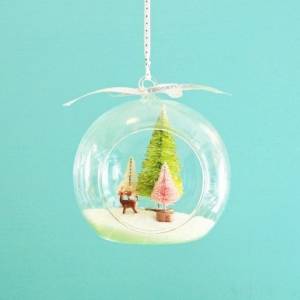 精美的松树玻璃小球圣诞挂饰